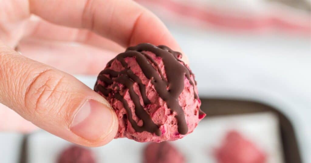 Best Keto Red Velvet Fat Bombs Recipe at just 100 calories