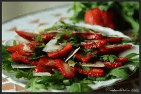 strawberry salad with balsamic dressing